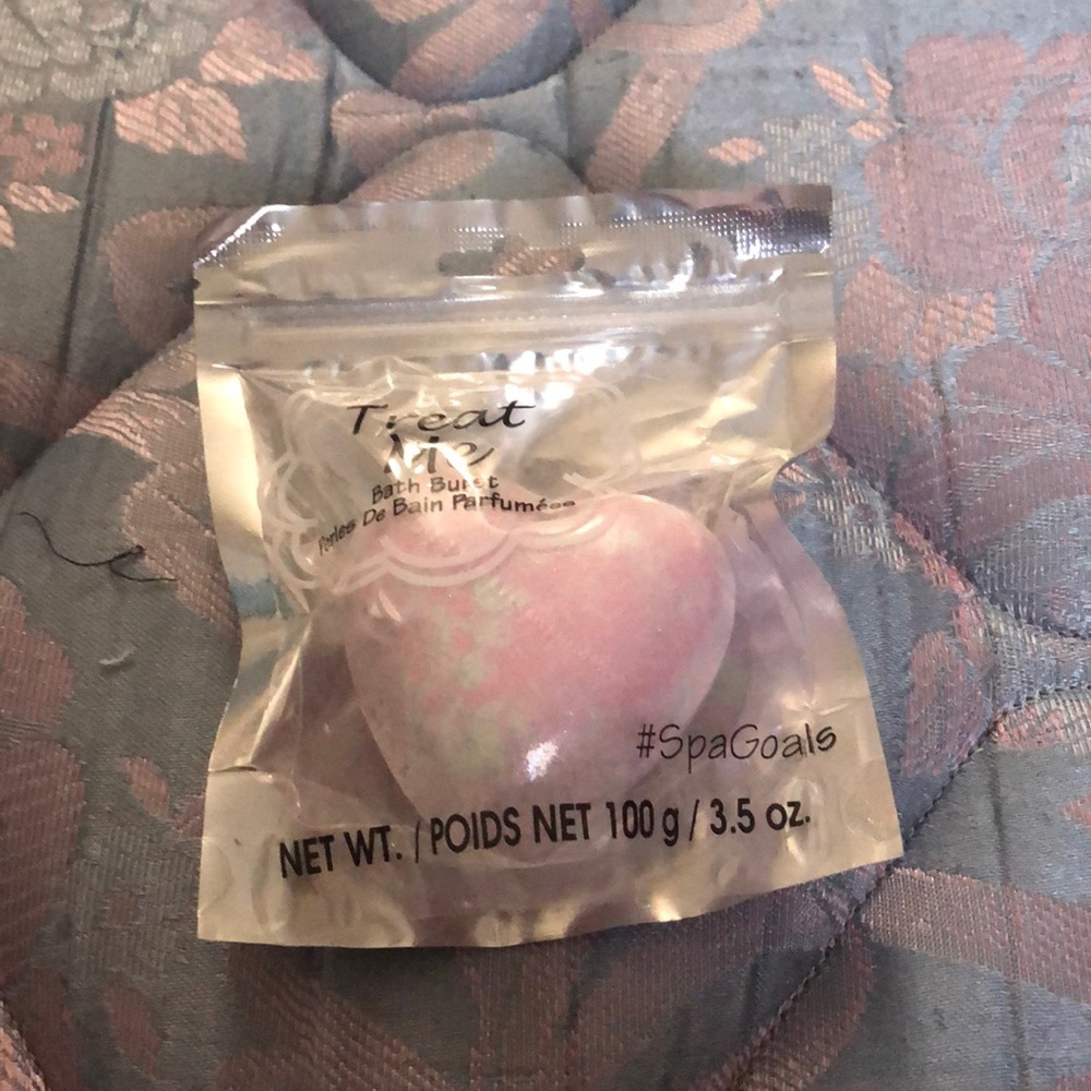Super cute bath bomb!